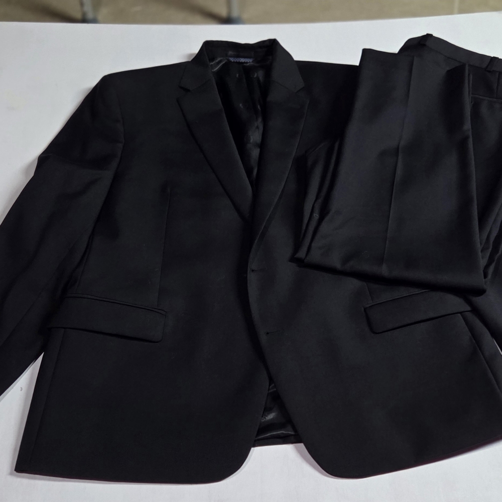 Ralph Lauren Men's Black Two-Piece Suit - Notch Lapel